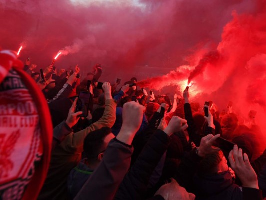 Champions: El ambientazo en la semifinal entre Barcelona y Liverpool