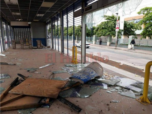 Negocios saqueados y edificios dañados dejan manifestantes de la Alianza