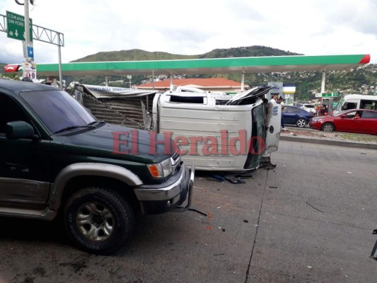 Impactantes imágenes del aparatoso accidente provocado por rastra en El Carrizal