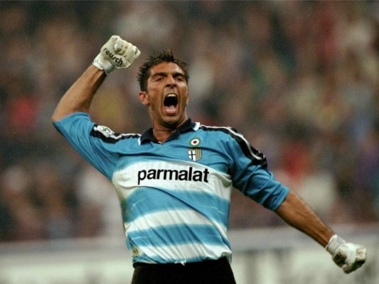 Veinte años de carrera de Gianluigi Buffon se cumplen este 19 de noviembre