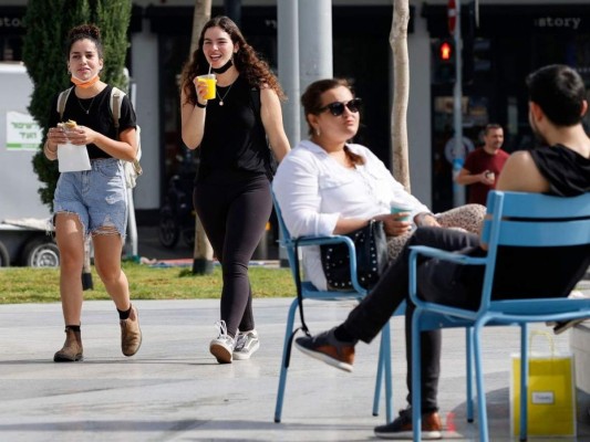 Israel se quita la mascarilla y respira sensación de que la pandemia es historia (FOTOS)