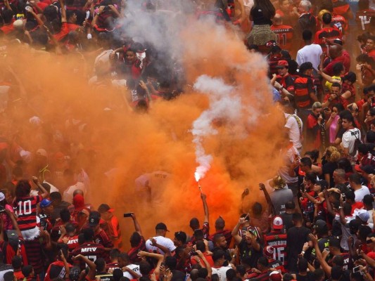 FOTOS: El multitudinario recibimiento de los hinchas al Flamengo luego de ganar la Copa Libertadores