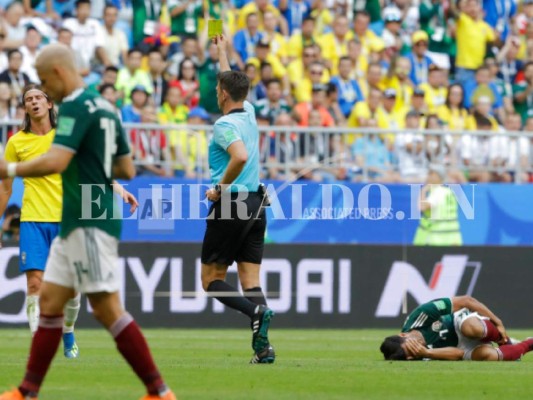 FOTOS: Las más exageradas caídas durante el duelo Brasil contra México; Neymar no es el único actor