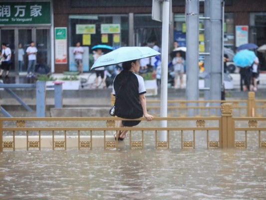 Impactantes imágenes de las inundaciones que dejan 25 muertos en China