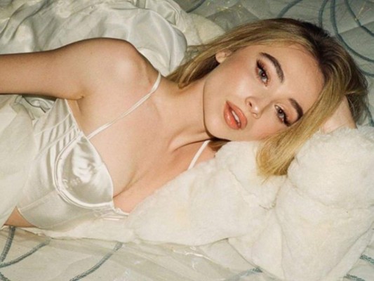 Ella es Sabrina Carpenter, la nueva 'Alicia en el país de las maravillas' de Netflix (FOTOS)