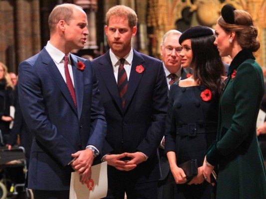 Así fue el incómodo reencuentro de los príncipes Harry y William en el funeral del duque de Edimburgo  