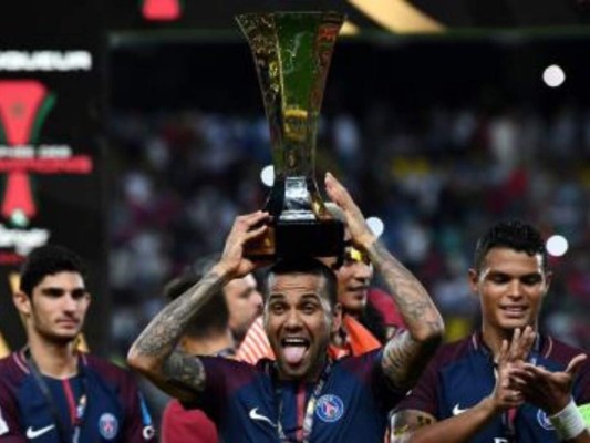 Dani Alves, el futbolista con más títulos en la historia (Fotos)