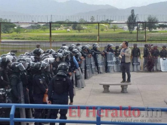 FOTOS: Fuerte despliegue policial y militar en varias ciudades de Honduras ante movilizaciones