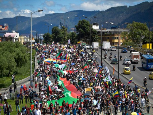 FOTOS: Miles marchan en tercer día de paro nacional contra Iván Duque  