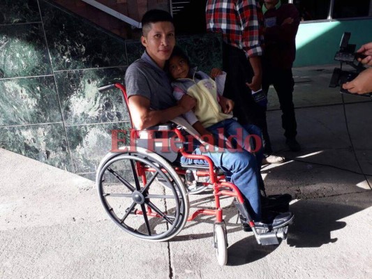 FOTOS: Paro en el sector Salud castiga con larga espera a pacientes