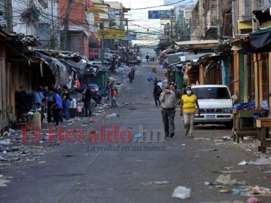 Recogen toneladas de basura producida en víspera del Año Nuevo en la capital (FOTOS)