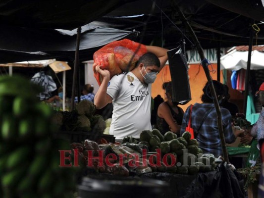 Capitalinos comenzaron a abastecerse desde este viernes previo a las elecciones (Fotos)