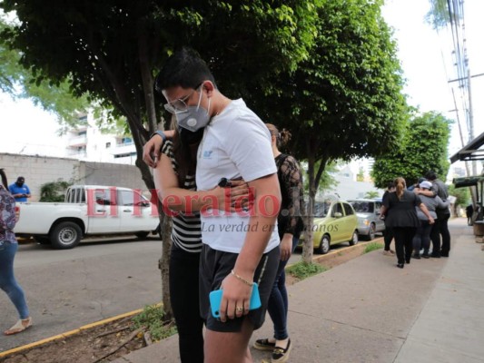 Amargo sábado por muerte del periodista David Romero, seres queridos lo lloran (FOTOS)