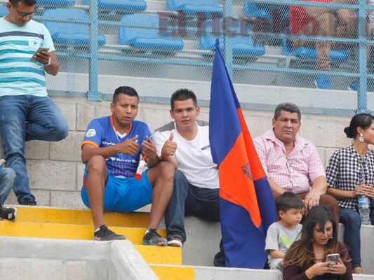 Fotos del ambiente en el estadio de Choluteca para el repechaje Lobos UPNFM vs Real España