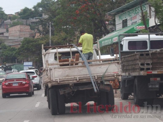 Con mascarillas, capitalinos abarrotan ferreterías y reactivan obras