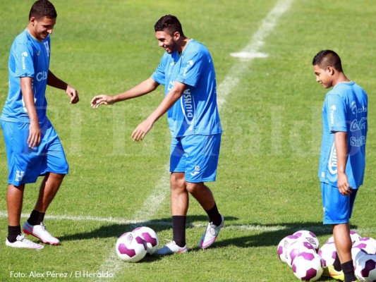 La H entrena en Comayagua con camisa nueva