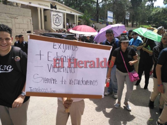 Alumnos del Instituto Técnico Honduras piden justicia y seguridad en colegios