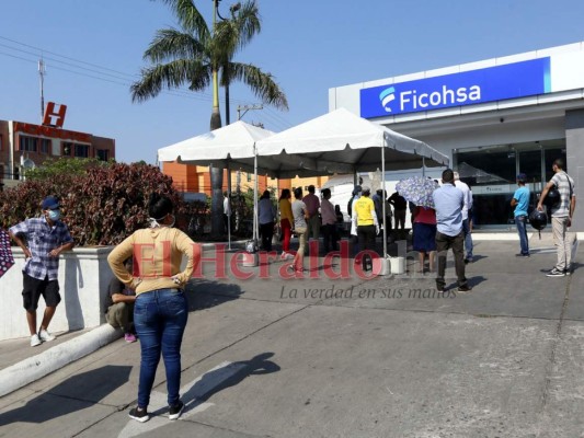 FOTOS: Piscinas y víveres, las compras de capitalinos en Semana Santa