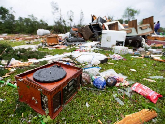 FOTOS: Caos y daños 'catrastróficos' dejan tornados al sur de Estados Unidos