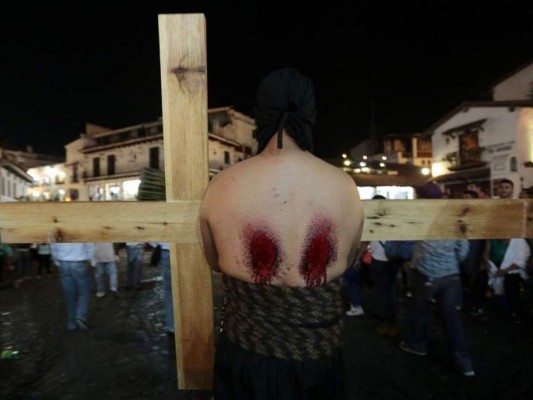 FOTOS: Los viacrucis más dolorosos y extremos del mundo