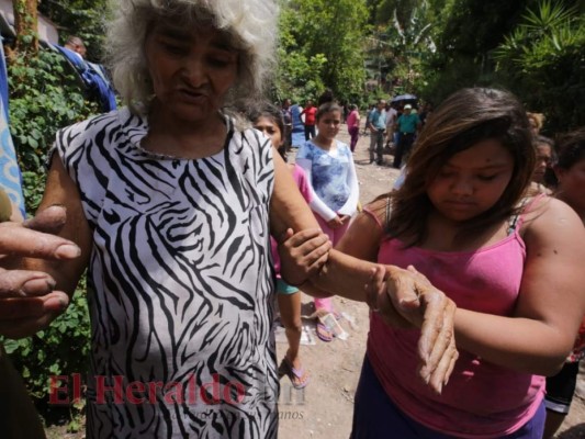 Las tristes imágenes del voraz incendio en cuatro casas de la colonia Villa Nueva en la capital