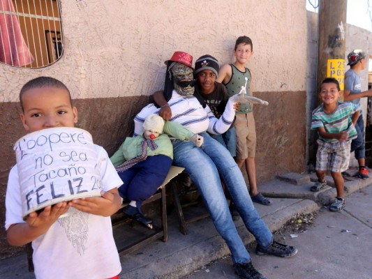 Hondureños quemarán monigotes en fiesta de fin de año para darle la bienvenida al 2016