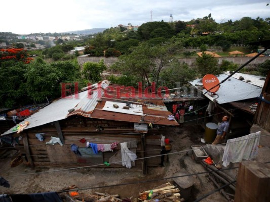 Pobladores de la colonias La Vega y Betania inician a evacuar por amenaza de Iota (Fotos)