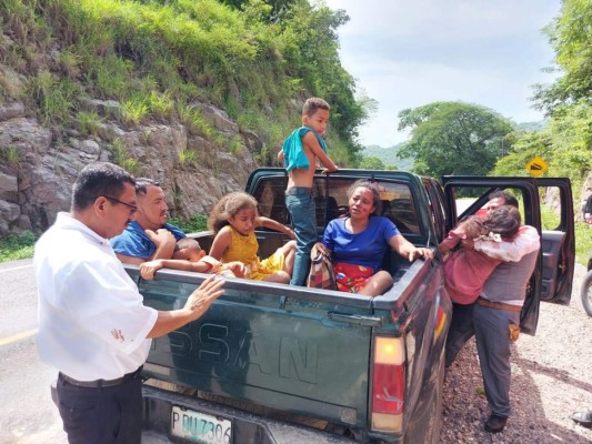 En fotos: La trágica muerte de una pareja recién casada y tres niños víctimas del accidente vial en Choluteca  