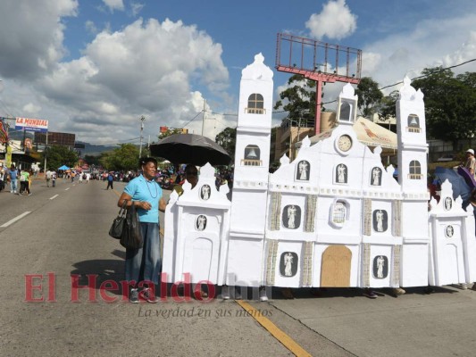 FOTOS: Color y ritmo en el carnaval de Tegucigalpa por sus 441 años