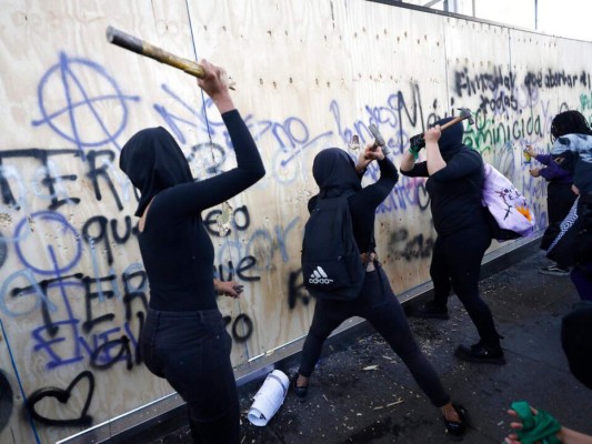 FOTOS: Protestas y clamor en el Día Internacional de la Mujer