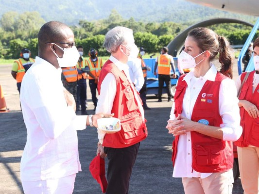 El sencillo look de la reina Letizia en su visita solidaria a Honduras (FOTOS)