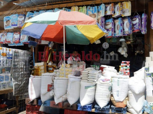 Mayoría de capitalinos acatan uso de mascarilla; otros se mantienen reacios a usarla (FOTOS)