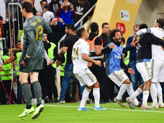 FOTOS: La eufórica celebración del Madrid tras ganar Supercopa de España