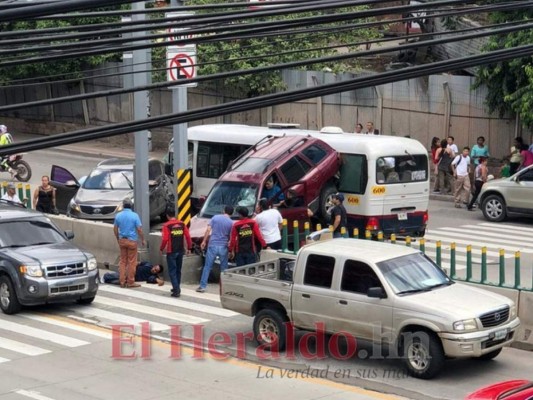 FOTOS: Aparatoso accidente en bulevar Centroamérica por irrespetarse paso de cebra