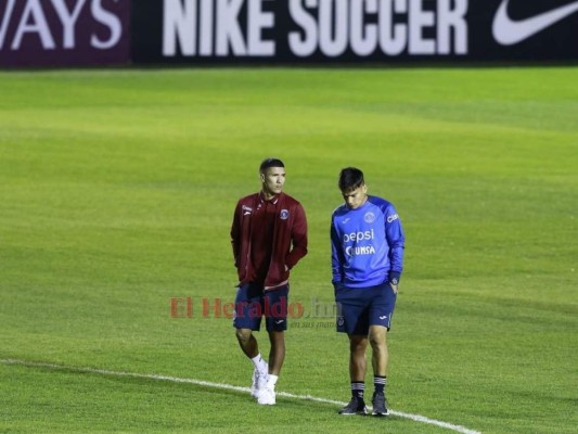 Motagua y Comunicaciones ya están en la cancha del estadio Doroteo Flores