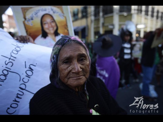 Feministas protestan en las cercanías del Congreso Nacional