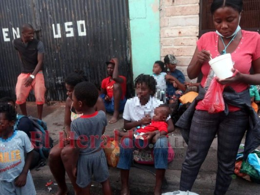 Entre la necesidad y el abandono: Cientos de migrantes haitianos deambulan en la capital