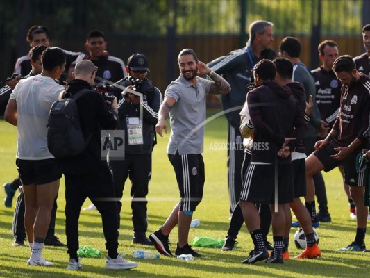 Así fue la visita de Maluma al entrenamiento de la Selección de México