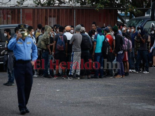 FOTOS: Para evitar Covid-19, hondureños deportados fueron aislados