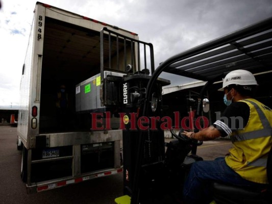 Así fue la llegada a Tegucigalpa de más vacunas anticovid adquiridas por el IHSS (Fotos)