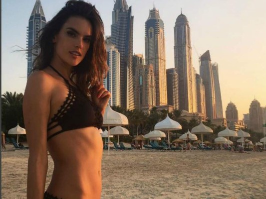 Alessandra Ambrosio, la mamá más sexy de la industria del modelaje