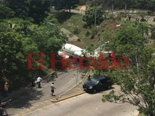 Impactantes imágenes de la avioneta que se salió de la pista en el Aeropuerto Toncontín en Tegucigalpa