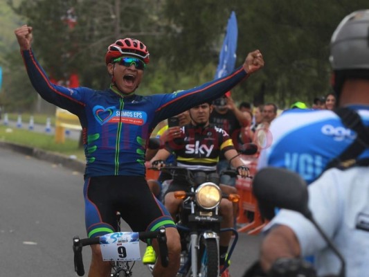 Fotos: Momento en el que Jorge Torres se alzó como campeón de la Séptima Vuelta Ciclística de EL HERALDO 2018