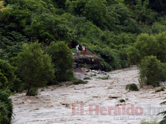 FOTOS: Crecida de ríos por lluvias mantienen en alerta a la capital