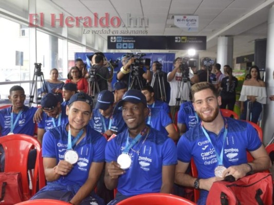 FOTOS: Selección de Honduras regresó bañada de plata a Tegucigalpa