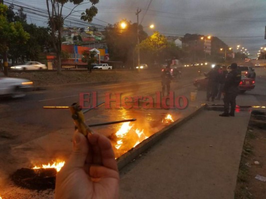 Enormes piedras obstaculizaron calles de la capital durante tomas de la Alianza de Oposición