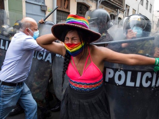 FOTOS: Sigue el ambiente tenso en Perú contra nombramiento de Manuel Merino