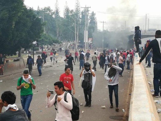 Violencia y represión en manifestación de simpatizantes de Alianza de Oposición