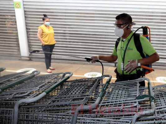 Control de temperatura, distancia y desinfección: así es ir al supermercado en tiempos de pandemia