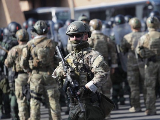 FOTOS: Militarizadas se encuentran las fronteras entre México y Estados Unidos, ante llegada de caravana migrante